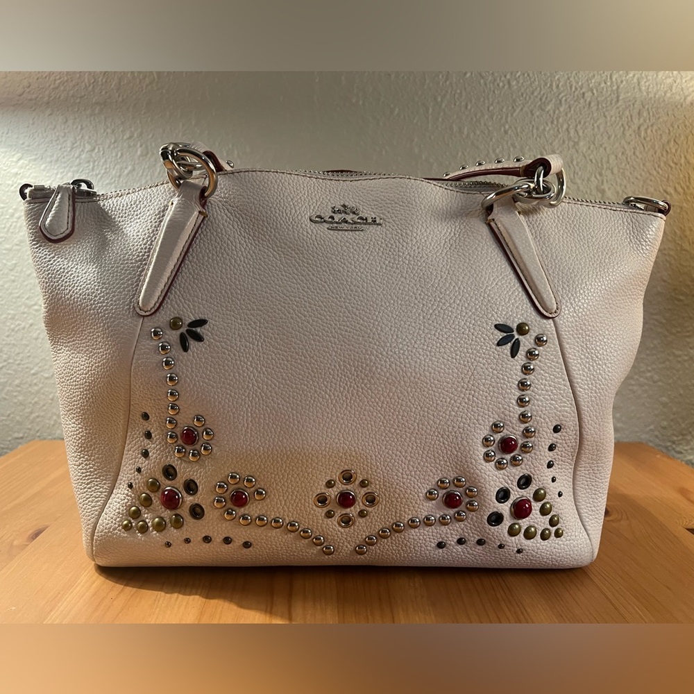 COACH BAG- Kelsey Satchel - LIKE NEW - AUTHENTIC - great condition